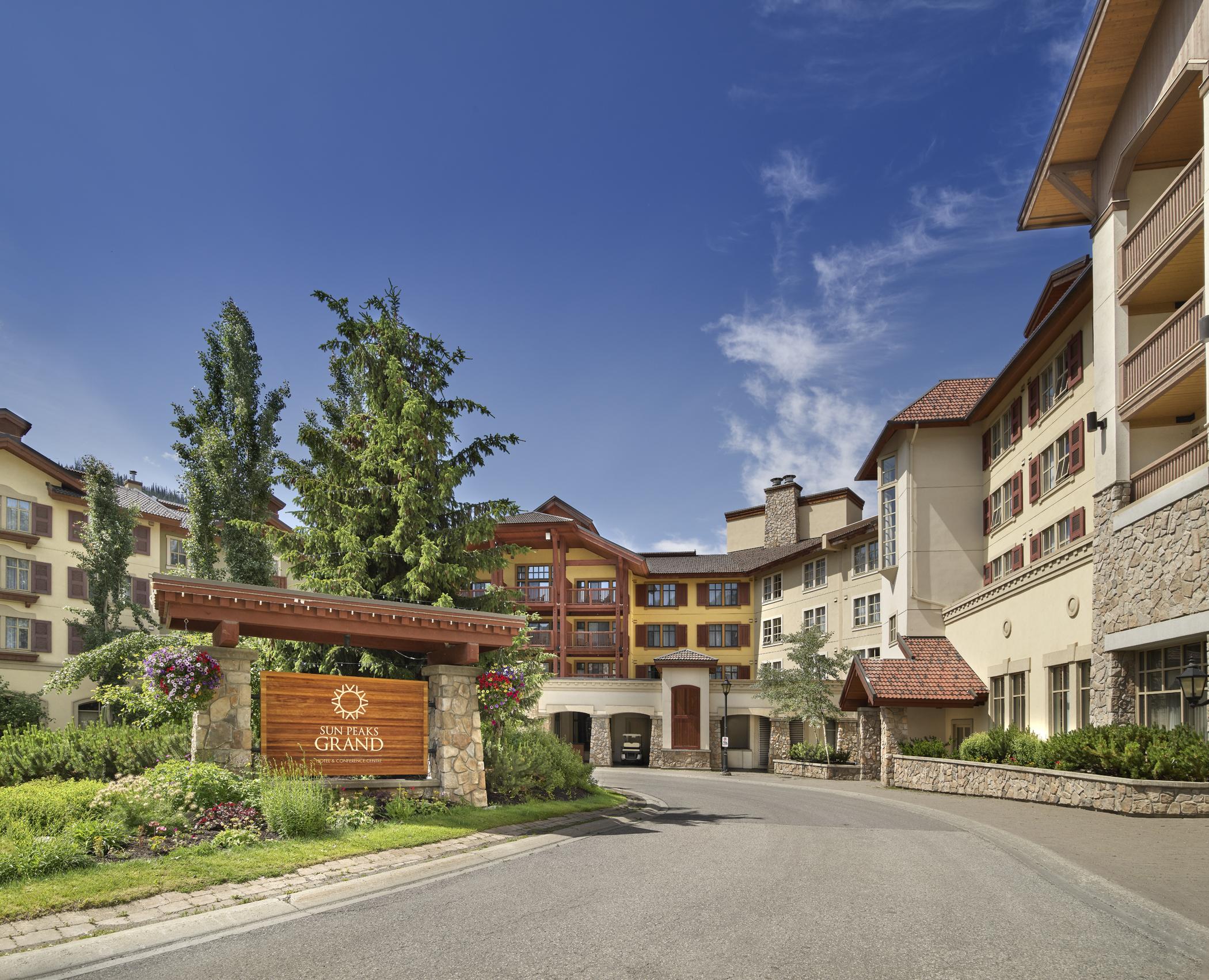 Sun Peaks Grand Hotel & Conference Centre Exterior photo